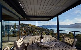 Akaroa Holiday Home Spacious And Quiet With Stunning Harbour Views And Close To Town